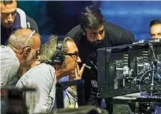  ??  ?? SAN PAOLO FILM Paolo Sorrentino, il regista sta girando Loro, il film in cui Servillo interpreta Silvio Berlusconi (in alto, a destra, il primo ciak). In basso a destra, l'attore in Il divo.
