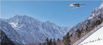  ?? FOTO: EIBNER EUROPA/IMAGO IMAGES ?? Wie Aladin: 2019 gewann Markus Eisenbichl­er ein Weltcup-Fliegen in Planica.