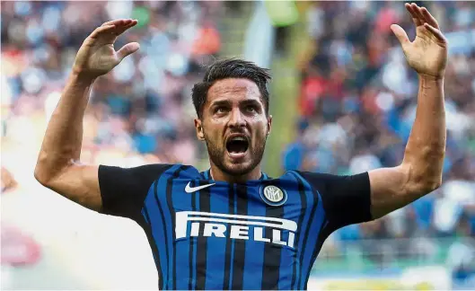  ?? — AP ?? Call me incredible
Hulk: Inter Milan’s Danilo D’Ambrosio, celebratin­g after scoring against Genoa during the Serie A match at the San Siro on Sunday.