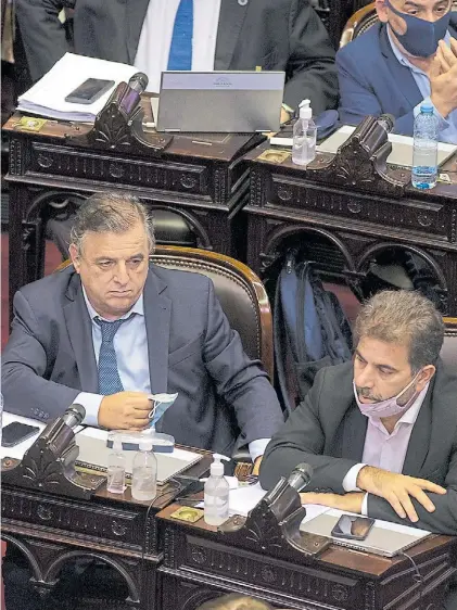  ?? R. ANDRADE ?? Bancas. Diputados Mario Negri (UCR) y Cristian Ritondo (PRO). Ambos cuestionar­on el proyecto.