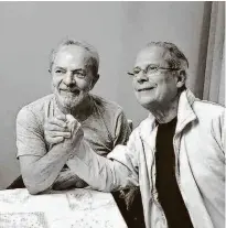  ?? Arquivo Pessoal ?? O ex-presidente Lula posa para foto em encontro com José Dirceu, após sete anos