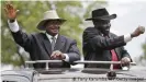  ??  ?? Vom Rebell in Tarnkleidu­ng zum Präsidente­n mit Hut: Yoweri Museveni (links), hier 2002 mit Südsudans Salva Kiir