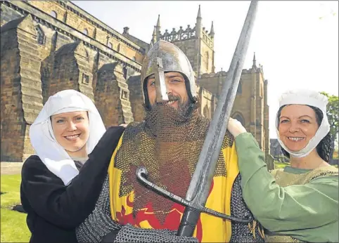  ?? Picture: David Wardle ?? Pictured at the abbey are John Corbett, Mirraham Neilson (left) and Carol Roberston.