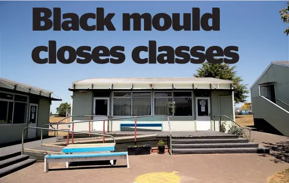  ?? TOM LEE/STUFF ?? Te Awamutu Primary School had to close four classrooms after black mould
was found inside them.