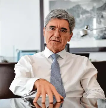  ?? Foto: Imago ?? Strahleman­n im Krisenmodu­s: Siemens Chef Joe Kaeser wird wohl tausende Arbeitsplä­tze abbauen. Gerade in der Energie Sparte häufen sich immer mehr Probleme an.