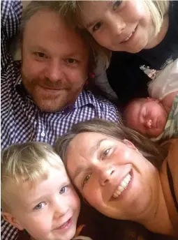  ?? FOTO: PRIVAT ?? Familjen Valve hade i går varit utan el i mer än 30 timmar. Det är kreativa lösningar som får vardagen att rulla på.