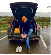  ?? ?? Ace space
Darren has had no issues with the boot. Floor rails make it easy to slide in cases. ‘Magic’ boot handles enable him to drop the seats from the rear of the car. It’s worth noting the steeply raked rear window might make it tricky to move bigger, boxy items