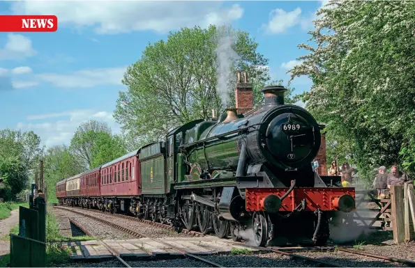  ??  ?? Visiting WR 4-6-0 No. 6989 Wightwick Hall arrives at Shenton on the Battlefiel­d Line with its first train, the 3.30pm from Shackersto­ne on May 29, having moved from the Buckingham­shire Railway Centre earlier in the week. The main locomotive all day was Class 20 D8110, and Wightwick Hall was added for the last train as a test run. The pair double headed out and back, the 20 leading in both directions. At this point the 20 had been removed to run round, with the Hall following shortly after. ALISTAIR GRIEVE