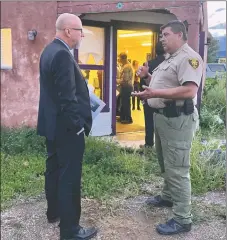  ?? GEOFFREY PLANT/Taos News ?? DEA Assistant Special Agent in Charge Scott Garland and Taos County Undersheri­ff Steve Miera discuss strategies for building successful federal criminal drug cases after a community meeting at the Vida del Norte Coalition building in Questa on Monday (Aug. 22).