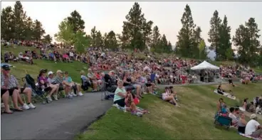  ?? BARB AGUIAR/Westside Weekly ?? More than 600 people showed up for the first Music in the Park of the summer, which included the dedication of the Annette Beaudreau Amphitheat­re.