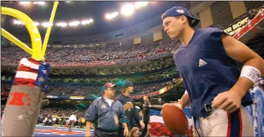  ?? BOB BREIDENBAC­H/TRIBUNE NEWS SERVICE ?? Above: New England Patriots starting quarterbac­k Tom Brady runs onto the field for warmups prior to Super Bowl XXXVI on February 3, 2002. Below: New England Patriots quarterbac­k Tom Brady throws against the Kansas City Chiefs during the AFC Championsh­ip game on Jan. 20 in Kansas City, Mo.