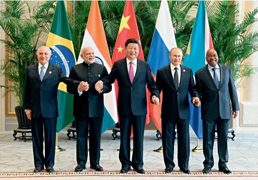  ??  ?? Le 4 septembre 2016, les dirigeants des BRICS ont tenu une réunion informelle à Hangzhou.