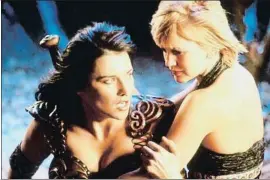  ?? RENAISSANC­E PICTURES ?? Lucy Lawless y Renee O’connor, a favor de la lectura LGBT