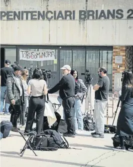  ?? LLIBERT TEIXIDÓ ?? Periodista­s, a las puertas de Brians 2, ayer