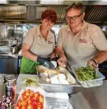  ??  ?? Susanne und Norbert Wieczorek sind mit „Mahl Anders“erst seit Juni unterwegs.