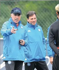  ??  ?? GRAN MOMENTO. El Nápoles de Ancelotti, en buena sintonía.