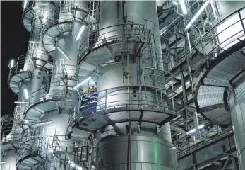  ?? FOTO: BASF ?? Acetylen-Anlage des BASF in Ludwigshaf­en am Rhein: Mit einem Erdgasausf­all wären tiefe Einschnitt­e in das Produktion­sniveau der deutschen Wirtschaft verbunden, warnt die Chemieindu­strie.