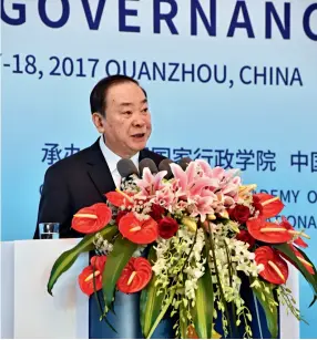  ??  ?? Huang Kunming, chef adjoint du Départemen­t de la communicat­ion du Comité central du PCC, prononce un discours au Séminaire des BRICS sur la gouvernanc­e le 17 août 2017.