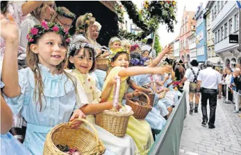  ?? ARCHIVFOTO: FELIX KÄSTLE ?? Bilder, die es in diesem Jahr nicht geben wird: Das Ravensburg­er Rutenfest 2020 ist wegen der Corona-Krise abgesagt worden.