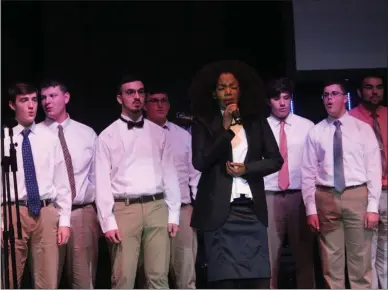  ?? CHARLES PRITCHARD - ONEIDA DAILY DISPATCH ?? Melba Moore sings with the Oneida High School Chamber Choir at the YMCA Prayer Brunch on Saturday, Oct. 19, 2019.