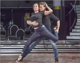  ?? FOTO: JONAS EKSTRöMER / TT ?? REVANSCH. Efter förra veckans jivehaveri ska Dominika Peczynski och Martin Drakenberg dansa argentinsk tango