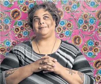  ??  ?? Roxane Gay asegura que el racismo sigue siendo un mal endémico en Estados Unidos.