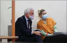  ?? ARIC CRABB —STAFF ARCHIVES ?? Attorney Brian Madden, left, and his client Shannon O'Connor, right, during a bail hearing in Santa Clara County Superior Court in January in San Jose. She has been jailed since October.