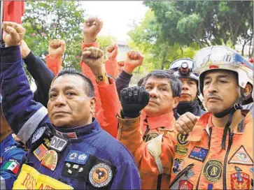  ?? Mario Guzman EPA/Shuttersto­ck ?? RESCUERS participat­e in the commemorat­ion of the quakes of September 1985 and 2017 in Mexico City.