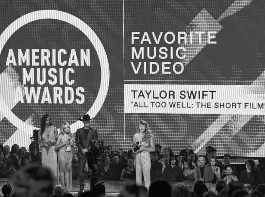  ?? REUTERS ?? Taylor Swift receives the Favorite Music Video award for “All Too Well: The Short Film” during 2022 American Music Awards, at the Microsoft Theater in Los Angeles, Nov. 20.