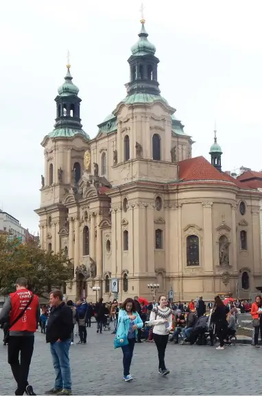  ??  ?? Tourists are drawn to the majestic buildings in Old Town Square.