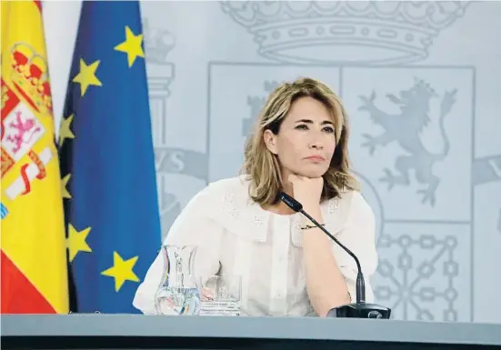  ?? Emilia Gutiérrez ?? La ministra de Transporte­s, Movilidad y Agenda Urbana, Raquel Sánchez