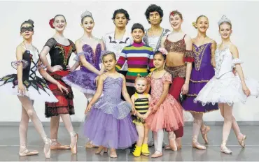  ?? William Luther / San Antonio Express-News ?? Children's Ballet of San Antonio founder Vanessa Bessler, center with striped shirt, poses with her dancers.