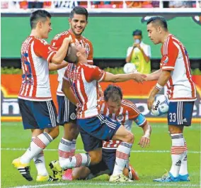  ??  ?? Chivas ganó el fin de semana, pero no ha sido constante