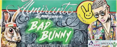  ??  ?? DEDICADO. Por estar de gira en Argentina, Bad Bunny no estuvo presente durante el festival que le honró con este mural.