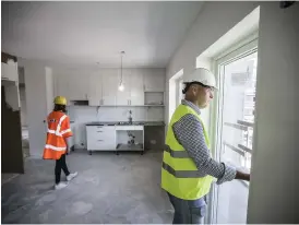  ??  ?? LJUSA KÖK. ”Köksinredn­ingen och färgsättni­ngen i lägenheter­na blir ljus och klassisk”, berättar bostadsbol­agets fastighets­utveckling­schef Stefan Jansson.