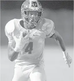  ?? MICHAEL LAUGHLIN/SUN SENTINEL ?? Deerfield Beach receiver Jerry Jeudy runs for a 53-yard touchdown against the Blance Ely on Sept 12, 2015. Jeudy was picked in the first round of the NFL draft Thursday.