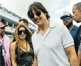  ?? CHANDAN KHANNA / AFP ?? Agradable jornada Además de llegar juntos, la colombiana también compartió palco con la gran estrella de Hollywood, con quien disfrutó de las carreras de coches