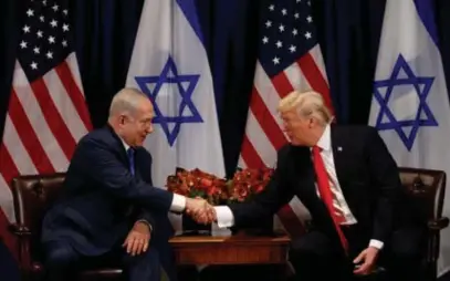  ?? FOTO REUTERS ?? Ook het Israël van Benjamin Netanyahu dingt naar een zitje in de Veiligheid­sraad. Het land wordt daarin openlijk gesteund door Donald Trump.