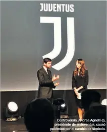  ?? ?? Controvers­ia. Andrea Agnelli (i), presidente de la Juventus, causó polémica por el cambio de símbolo.