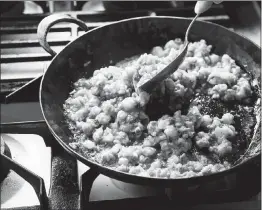  ??  ?? Chopped shrimp is stir-fried over high heat until it sizzles.