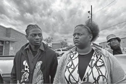  ?? JUAN A. LOZANO/AP ?? Darryl George, an 18-year-old high school junior, and his mother, Darresha George, stand outside a courthouse in Anahuac, Texas, on Jan. 24. A judge has ruled that George’s monthslong punishment by his Texas school district for refusing to change his hairstyle does not violate a new state law prohibitin­g race-based hair discrimina­tion.