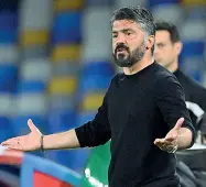  ??  ?? Presente e futuro? Rino Gattuso, allenatore del Napoli A destra Beppe Iachini e Rocco Commisso