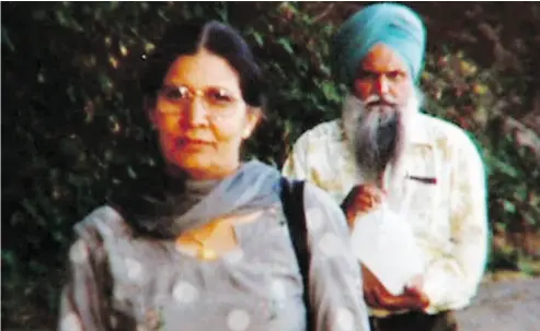  ?? CBC FILES ?? Malkit Kaur Sidhu, front, and Surjit Singh Badesha, mother and uncle respective­ly of Jaswinder Kaur “Jassi” Sidhu, the 25-year-old Maple Ridge woman who defied her family to marry the man she loved and was murdered in India.