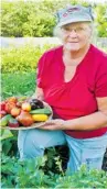  ?? BRUCE DEACHMAN/OTTAWA CITIZEN ?? Greta Kryger shows some of the produce from her River Road farm. From this year’s crops, she will harvest nearly a million seeds.