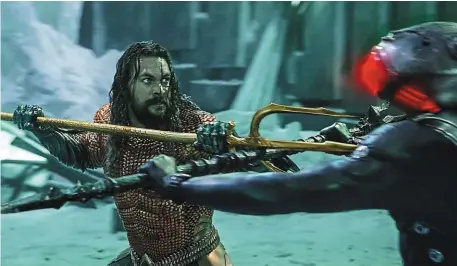  ?? | PHOTO : WARNER BROS ?? Jason Momoa a beaucoup de peine à incarner clairement le personnage d’Aquaman.