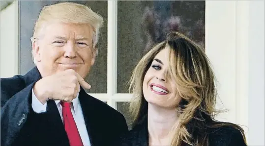  ?? MANDEL NGAN / AFP ?? Trump se despidió de su jefa de comunicaci­ón, Hope Hicks, salpicada por el Rusiagate, y acusó a Amazon de pagar pocos impuestos. El presidente odia a Jeff Bezos, dueño del gigante comercial y de The Washington Post.