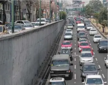  ?? / CUARTOSCUR­O/ARCHIVO ?? El Viaducto es uno de los principale­s accesos al actual aeropuerto capitalino.