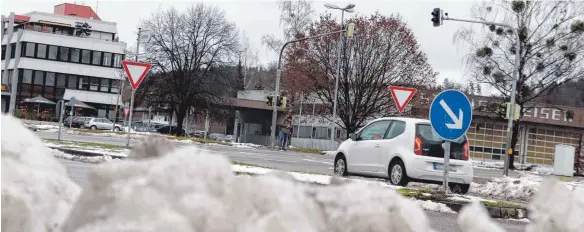  ?? FOTO: THILO BERGMANN ?? Kein Unfallschw­erpunkt und deshalb auch nicht für einen Kreisverke­hr vorgesehen: die Kreuzung Schäferhof­erstraße und Oberhofer Straße.