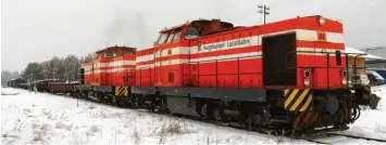  ?? Archivfoto: Thorsten Jordan ?? Ein Bild aus vergangene­n Tagen: Die Augsburger Localbahn wird sich schrittwei­se von der Fuchstalba­hn zurückzieh­en. Die Güter zwischen Augsburg und Schongau soll dann ein anderer Betreiber transporti­eren.