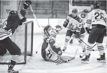  ?? [LIZ BEVAN / THE OBSERVER] ?? Sugar Kings goalie Jonathan Reinhart let just one Brampton shot get past him on Sunday night at the WMC. The Kings won the game 3-1